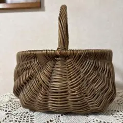 使いやすいA4ぴったりサイズ アメ色のフランスアンティーク 柳のカゴ 使いやすいA4ぴったりサイズ アメ色のフランスアンティーク 柳のカゴ