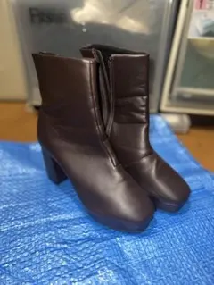 ブラウンヒールブーツ ジッパー付き