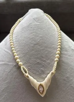 24.象牙風　アンティーク　ネックレス