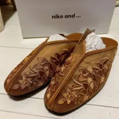 niko and... チュール刺繍スリッパ ブラウン Lサイズのサムネイル