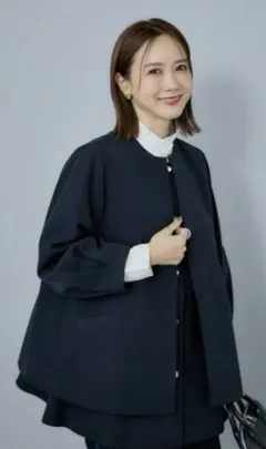 【 美品 】CLOSSHI Biz ランタンスリーブジャケット　ネイビーのサムネイル