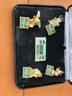 （0321）ミッキーマウス ピンバッチ５個セットディズニークラシックコレクション