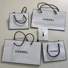 CHANEL ピンバッチ１個、ショップ袋 ４枚
