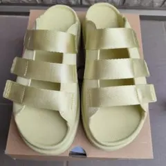 UGG GOLDENGLOW SLIDEのサムネイル