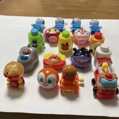 ガシャポン(カプセルトイ)アンパンマンシリーズ17点セット〜楽しく遊べます