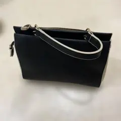 黒のレザー風ジッパーハンドバッグ