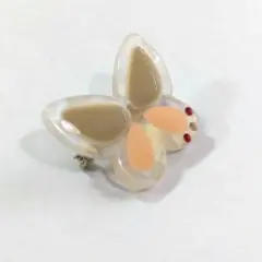 蝶 デザイン ブローチ 透明 ベージュ ピンク