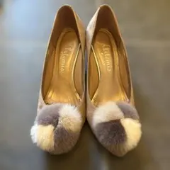 【訳あり】アルテミス　ダイアナ　ファー付き　ベージュ　スエードパンプス　24