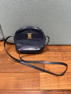 フェラガモ⭐︎ショルダーバッグ　ヴァラリボン ネイビー　ゴールド　レザー