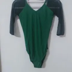 緑のVネック7部袖レオタード