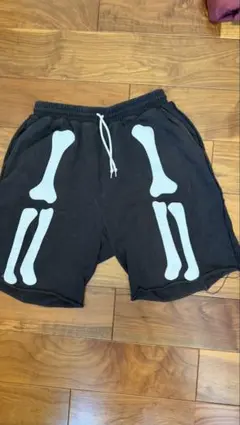 DISCOVERED ディスカバード　BONE IN SWEAT SHORTSのサムネイル