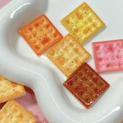 ミニチュアクラッカー５個セット　ハンドメイドパーツ　フィギュア