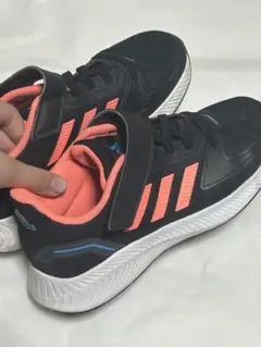 アディダス スニーカー キッズ 19cm adidas 靴 子供