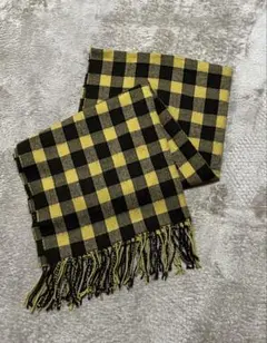 GU、黒と黄色のチェック柄マフラー