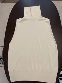 Mizuiro.ind クリーム色 リブハイネックベスト