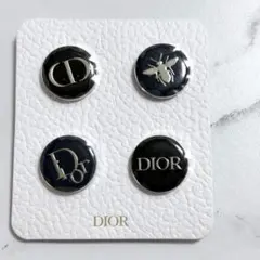 ［新品　未使用］DIOR ロゴ入りピンバッジ 4点セット