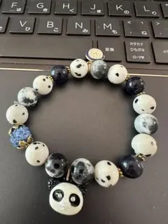ハンドメイド パンダチャーム付きビーズブレスレット