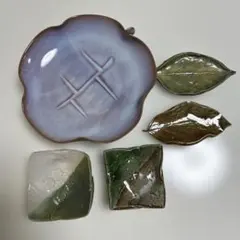 未使用　皿　萩焼の紫色花形皿と葉の形２枚と四角い皿２枚まとめ売り
