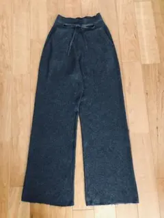 ユニクロ ダークグレー リブニットパンツ