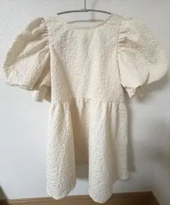 ベージュ パフスリーブトップス　FREEサイズ