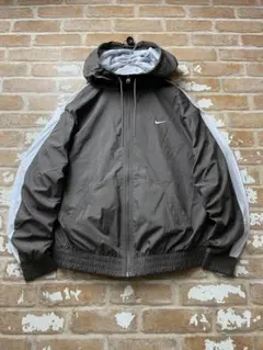 NIKE ナイキ　ナイロンジャケット　パーカー　刺繍　茶　ブラウン　スウォッシュ