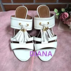 タッセル付き ホワイト レザー サンダル　DIANAのサムネイル