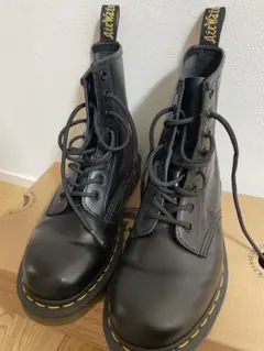 Dr. Martens ブラックレースアップブーツ