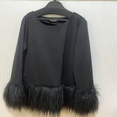ファー付きブラック長袖トップス　未使用