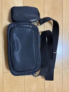 ブラック ショルダーバッグ ジッパー付き