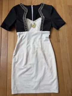 ビジューネック タイトドレス ブラック・ホワイト