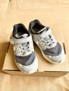 Nike キッズ スニーカー グレー　NIKE♡ナイキ　メッシュ