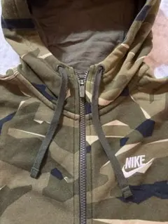 NIKE 迷彩ジップアップパーカー　フードあり
