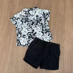 花柄シャツと黒ショートパンツセット