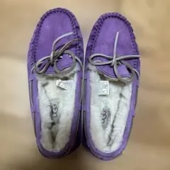 UGG ピンク モカシン リボン付き