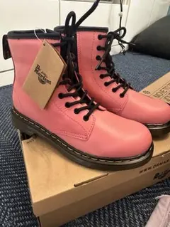 Dr. Martens キッズ ピンク レザーブーツ