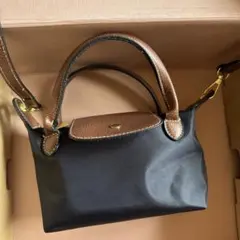 黒と茶色のナイロン・レザーハンドバッグ