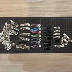 新品未使用　貼付台付き 含むパッチンピンまとめ売り57個とおまけゴム７本付き