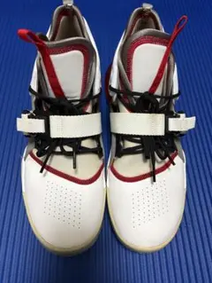 ナイキ エア フォース 270 “サミットホワイト/ユニバーシティレッド