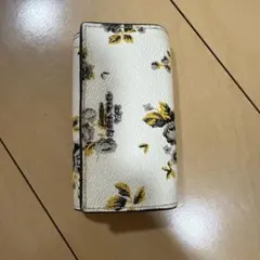 花柄 ホワイトレザーキーケース　coach
