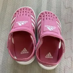 adidas サンダル　ピンク
