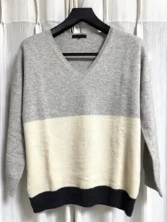 良品【iCB】バイカラーVネックニット
