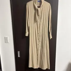 ブルーレーベルクレストブリッジベージュ ボタン付き ロングシャツワンピース