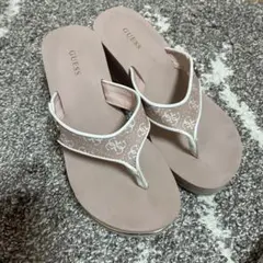 GUESS ベージュピンク 厚底サンダルのサムネイル