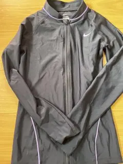 ナイキ　ラッシュガード　160