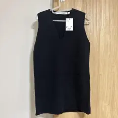 ★新品★ユニクロ　ラムVネックセーターノースリーブ