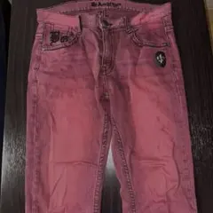 ワインレッド　デニムパンツ エンブレム付き