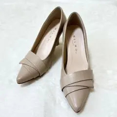 【美品】MELMO メルモ　ポインテッドトゥデザインパンプス ベージュ　結婚式のサムネイル