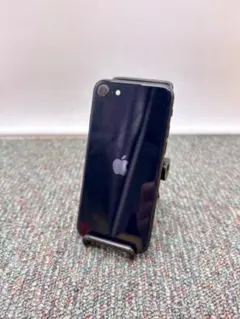 iPhone SE 第3世代　64GB　simフリー　Apple　スマホ　975