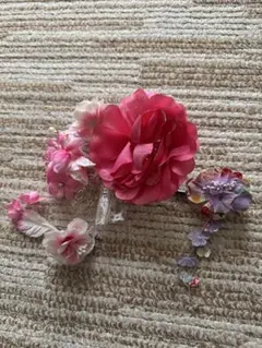 ピンクの花飾り 髪飾り ヘアアクセサリー