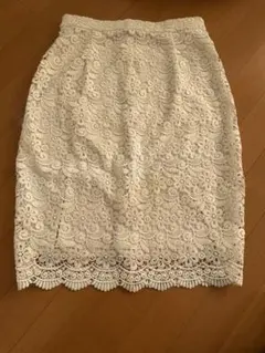 ユニクロ　アイボリー フラワーレース タイトスカート M